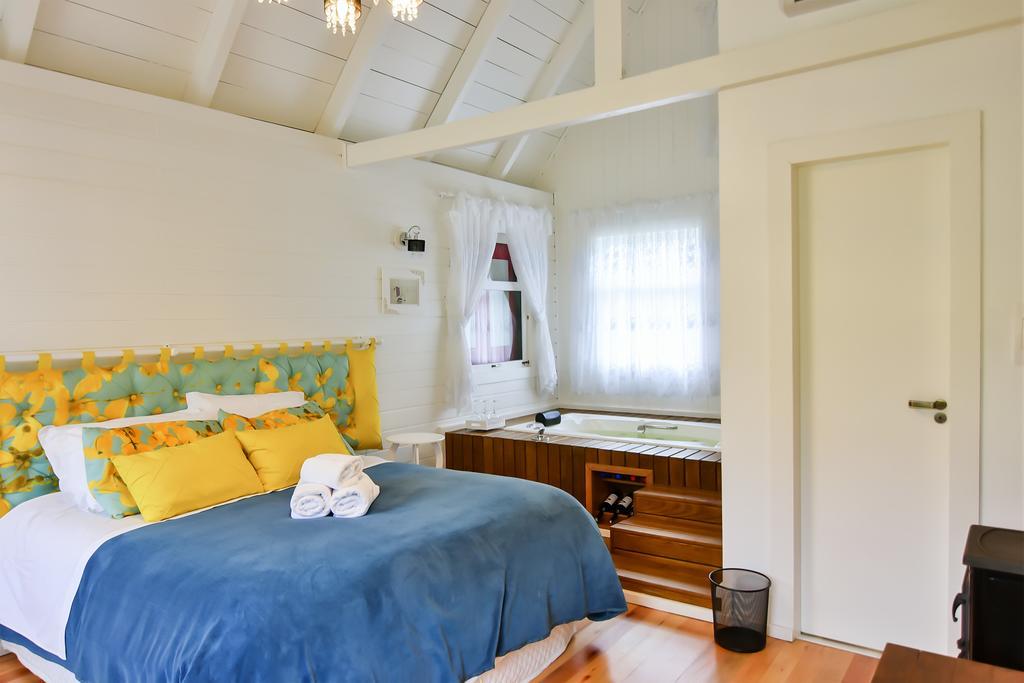 Deluxe Double Room Bath,399757899:JPEG